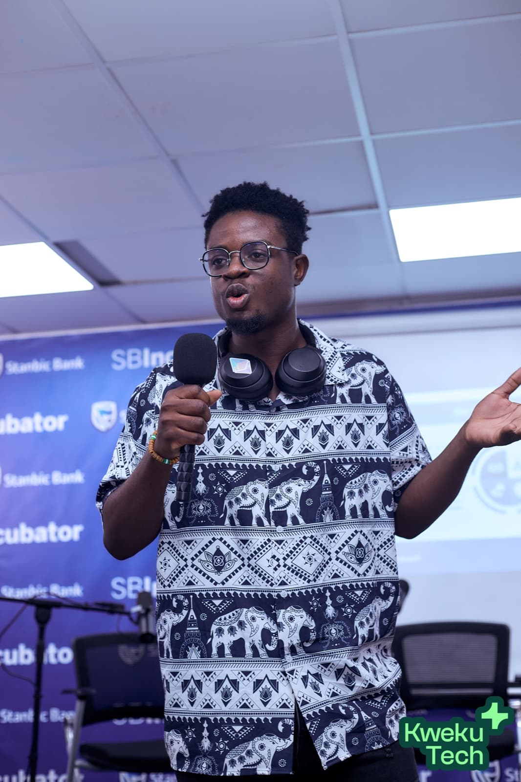 Ernest Akakpo, Developer Relations & Community Manager | Researcher – headshot